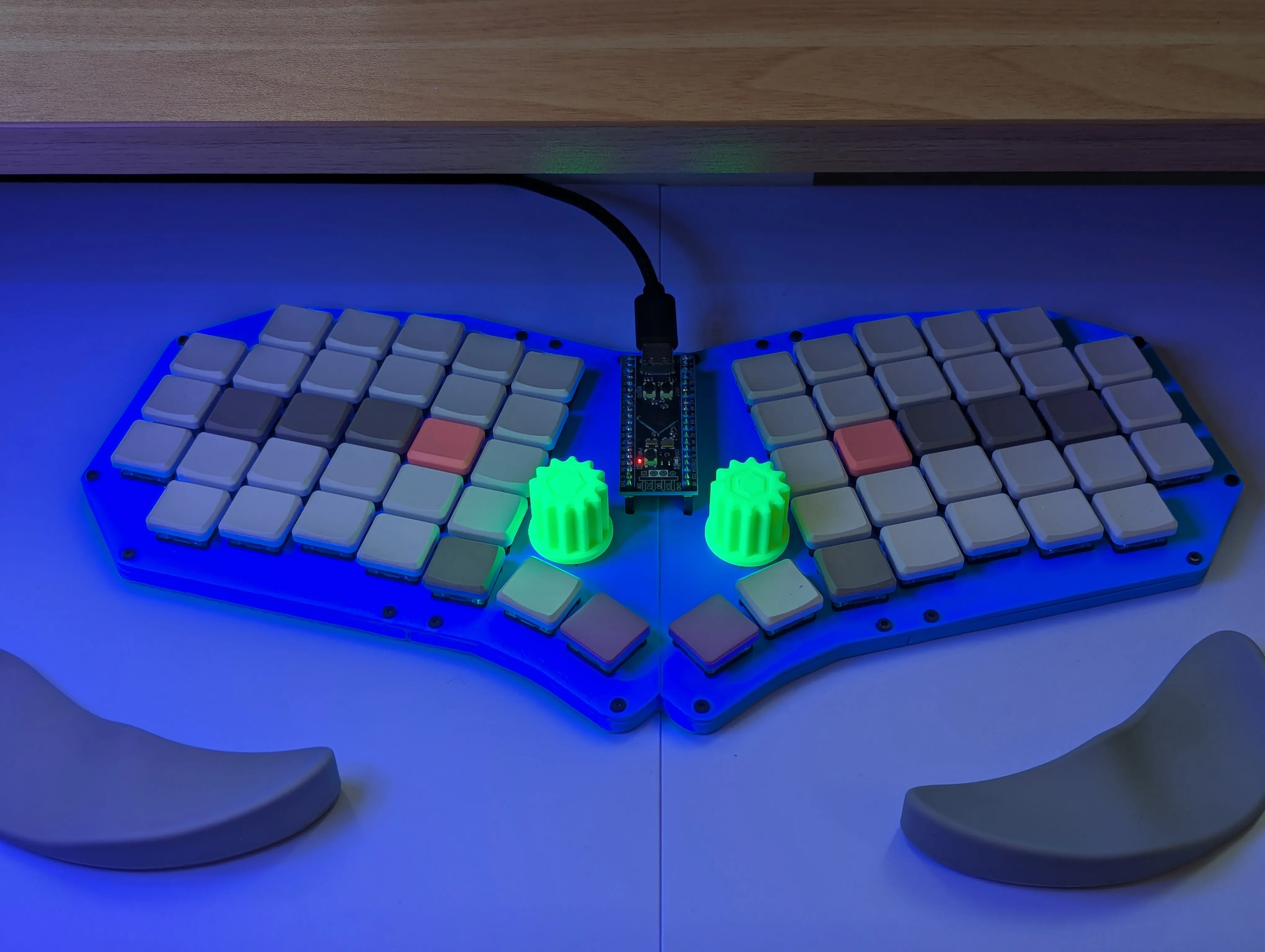 The keyboard lit up by a UV lamp